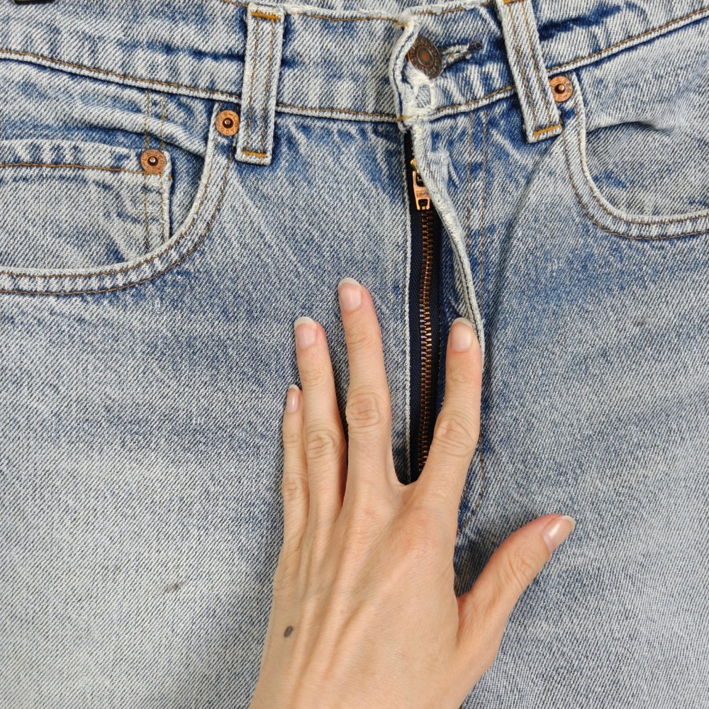 Vintage 90s Levi's 505 Jeans Womens 26 Light Wash Distressed Grunge Aesthetic - Picture 4 of 15